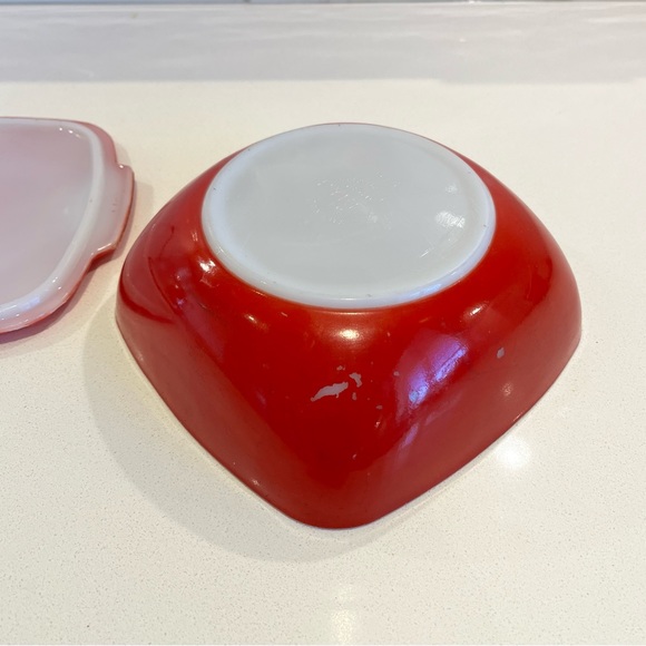 Pyrex Rare Vintage Red Canadian Made - Picture 3 of 5